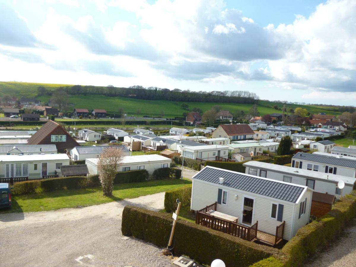 Auberge Des Etangs Roussent エクステリア 写真