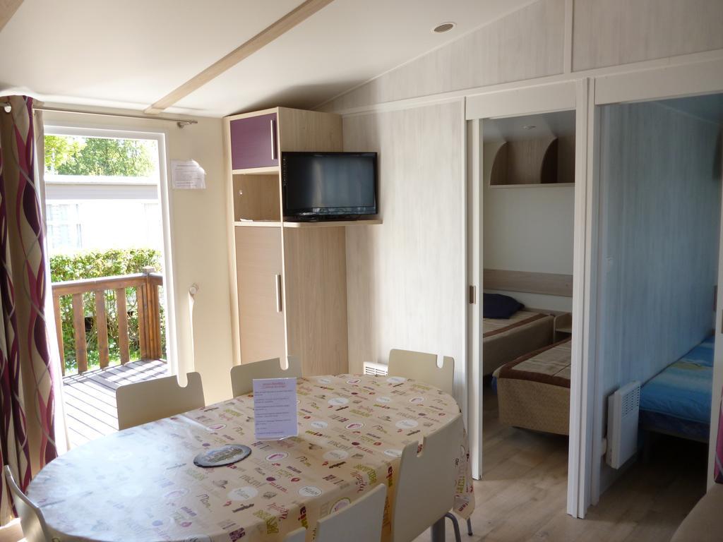 Auberge Des Etangs Roussent 部屋 写真