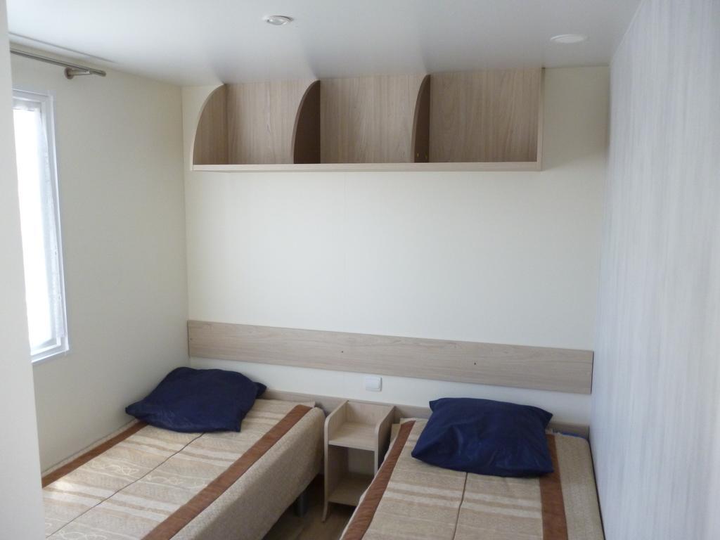 Auberge Des Etangs Roussent 部屋 写真