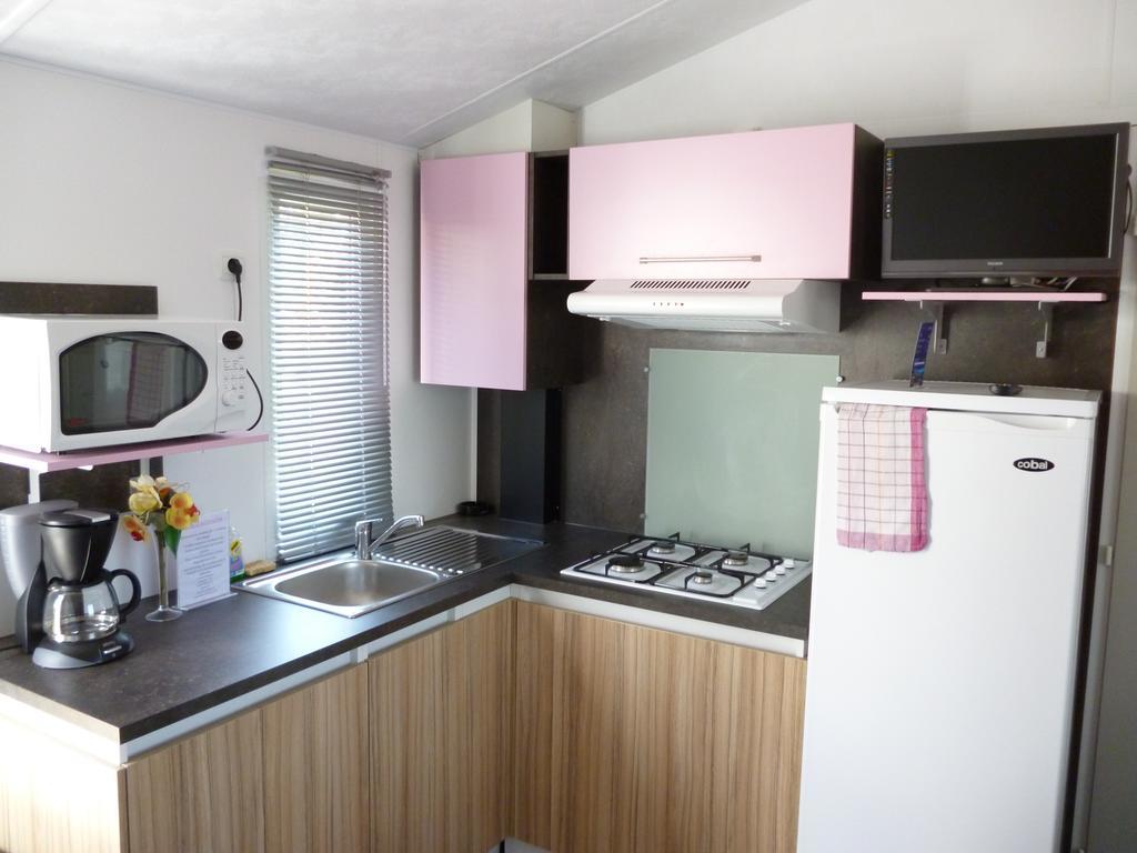 Auberge Des Etangs Roussent 部屋 写真