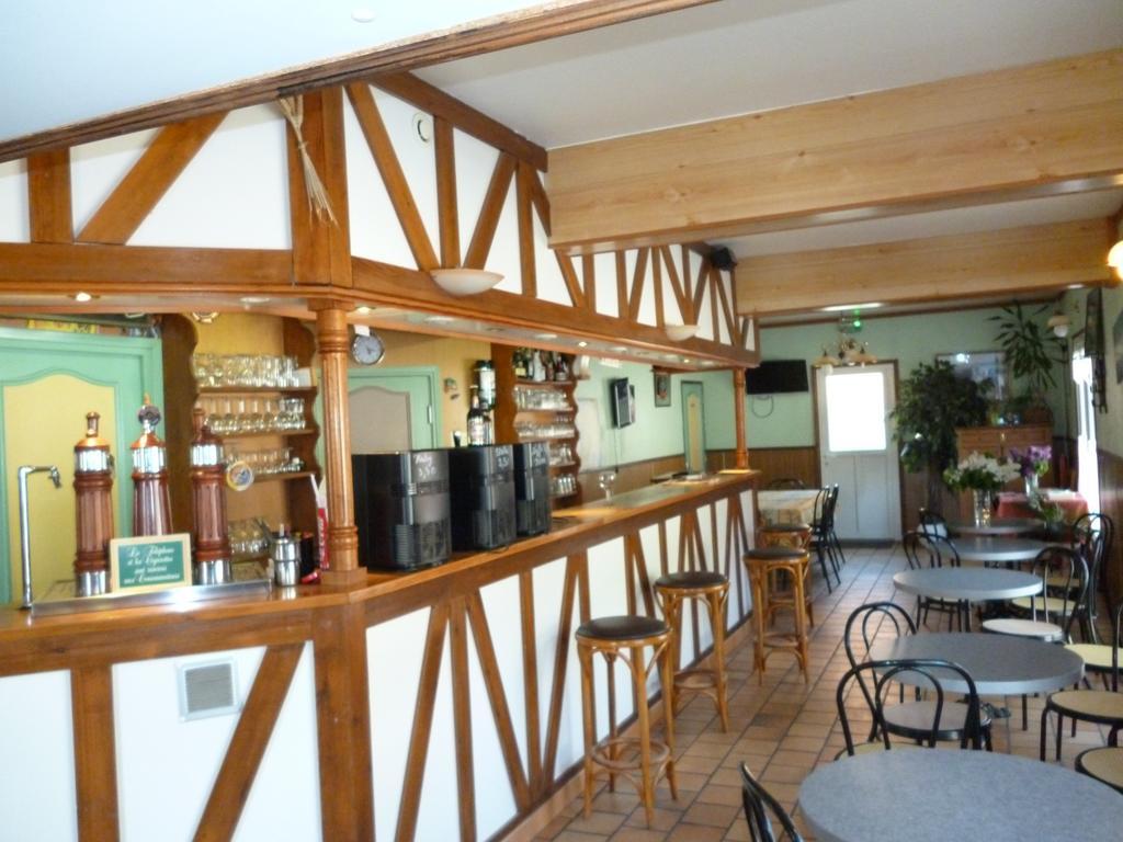 Auberge Des Etangs Roussent 部屋 写真