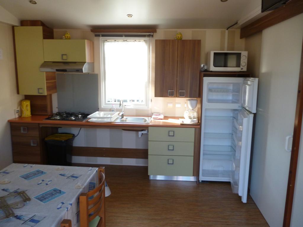 Auberge Des Etangs Roussent エクステリア 写真